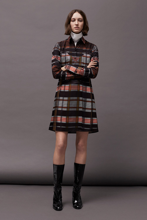 A super glossy mac coat with the new VVB check
